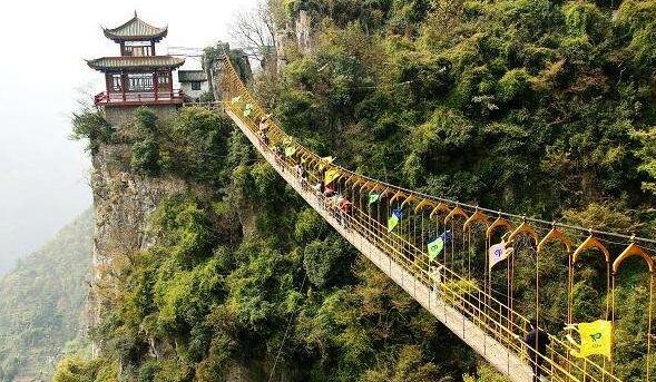 [旅游攻略]清明假期各地旅游市场逐渐复苏 景区赏花踏青受欢迎  