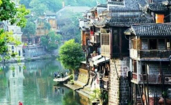 [旅游攻略]安徽省恢复跨省团队旅游 景区接待量由30%调至50%  