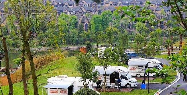[旅游攻略]清明假期各地旅游市场逐渐复苏 景区赏花踏青受欢迎  